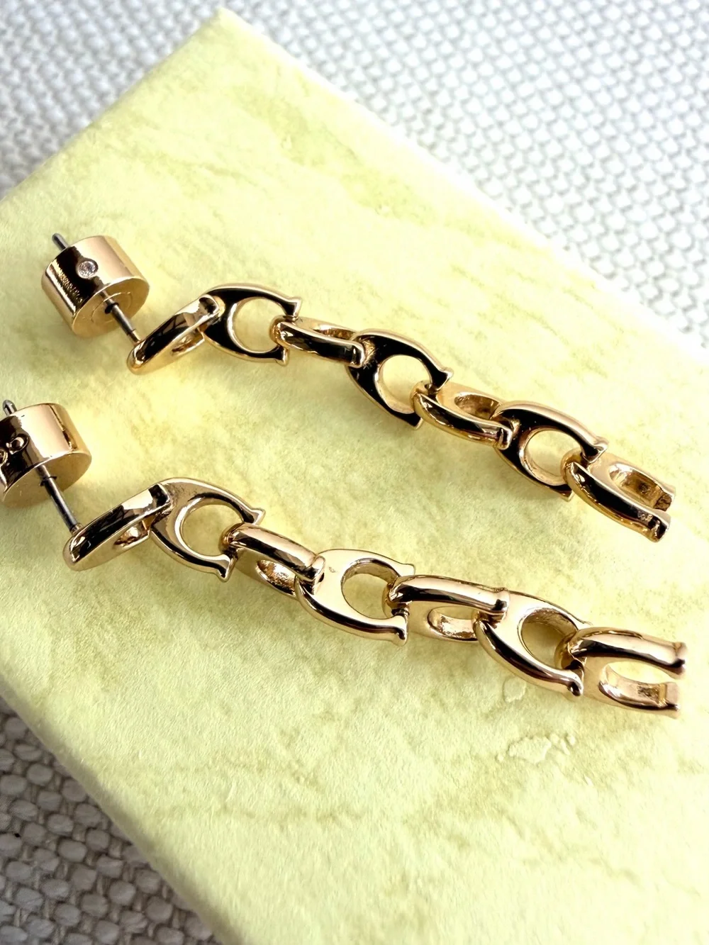 COACH Gold Signature C Chain Link Crystal Drop Dangle Earrings